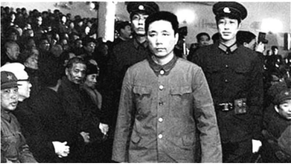 年轻得志 王洪文为何失宠于毛泽东？