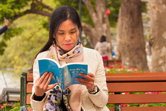 越南女记者面临失明 一本奇书让她见到彩虹（图）