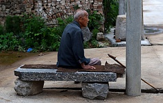 中国养老金“坐吃山空” 2035年可能要耗尽 (图)