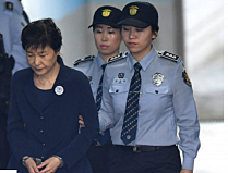 韩在押两总统做的两件对不起中国人的事（网络翻拍）
