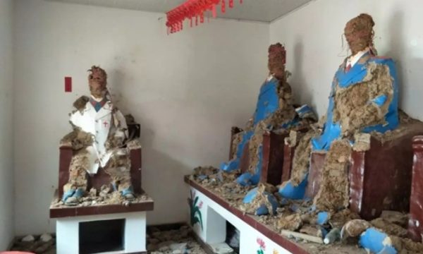 4月25日，河南漯河市郾城区陈东村的毛泽东及中共十大元帅雕像被砸毁。（网络图片）