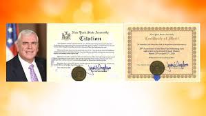 【禁闻】纽约议员发褒奖状 向神韵艺术总监致敬