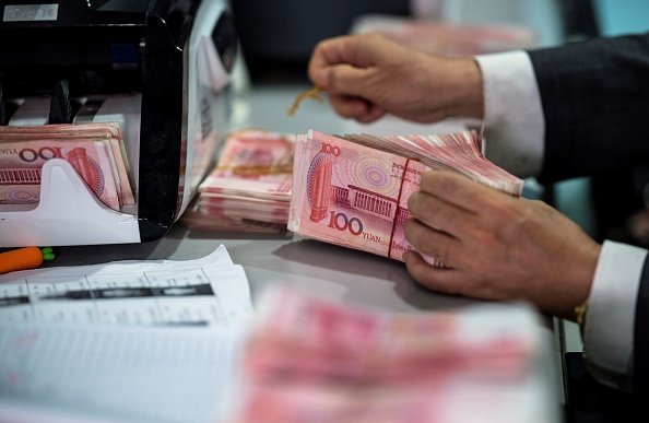 中国居民疯狂存钱 背后浮现三大危机