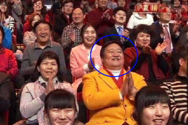 陆媒报导，〝笑脸哥〞今年再度现身央视春晚。（视频截图）