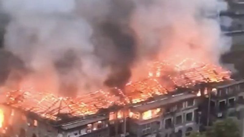 中国事故频发：政府大楼失火 “社会主义”被焚 (组图)