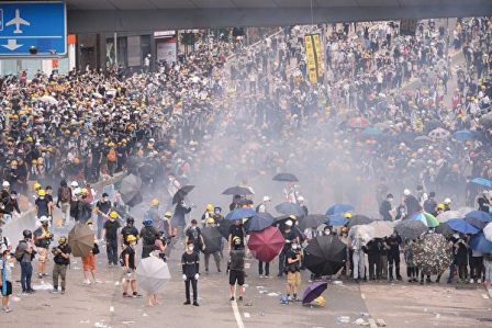 宁静：今日香港正是《魔戒》中的白城