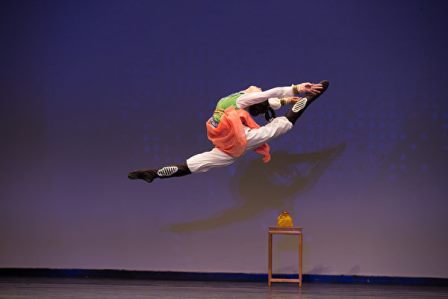 神韵是以中国古典舞为主要表现形式