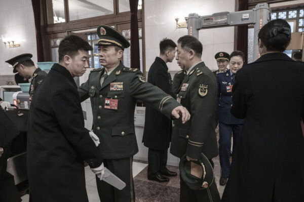 【网海拾贝】中共全国人大开幕 缺席人数创纪录