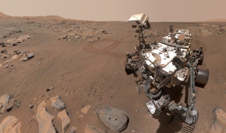 火星新发现：神秘“骷髅山”和形状各异岩石