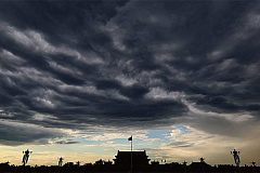 党媒突然下架何卫东落马消息 在替谁遮丑?