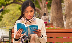 越南女记者面临失明 一本奇书让她见到彩虹（图）